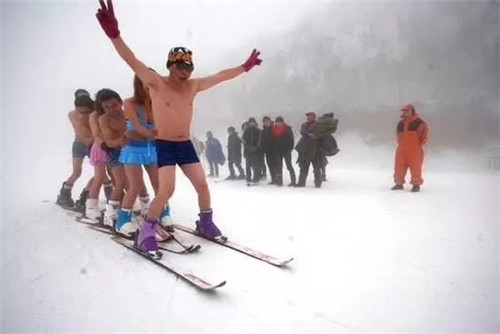 本周六西峡老界岭滑雪场免费嗨一天 有大波福利等着你