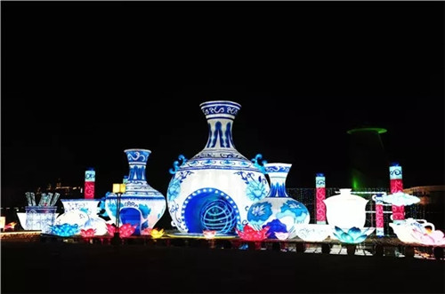 观民俗、赏花灯、看花展、品美食 绿博园里过大年