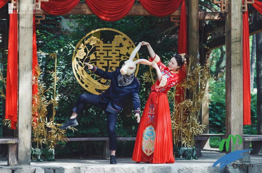 道路千万条，爱她第一条，节日怎么过，女神来免票——女神节期间，女士免票，随行男士也