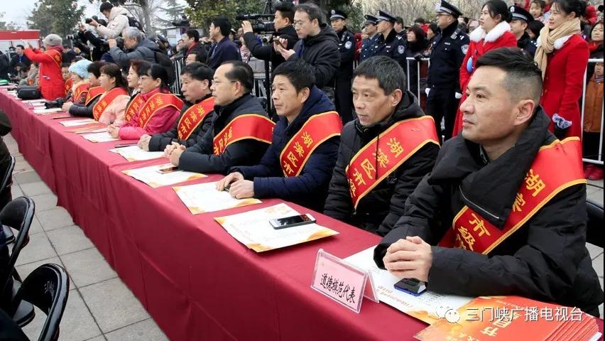 三门峡市元宵节社火展演精彩纷呈