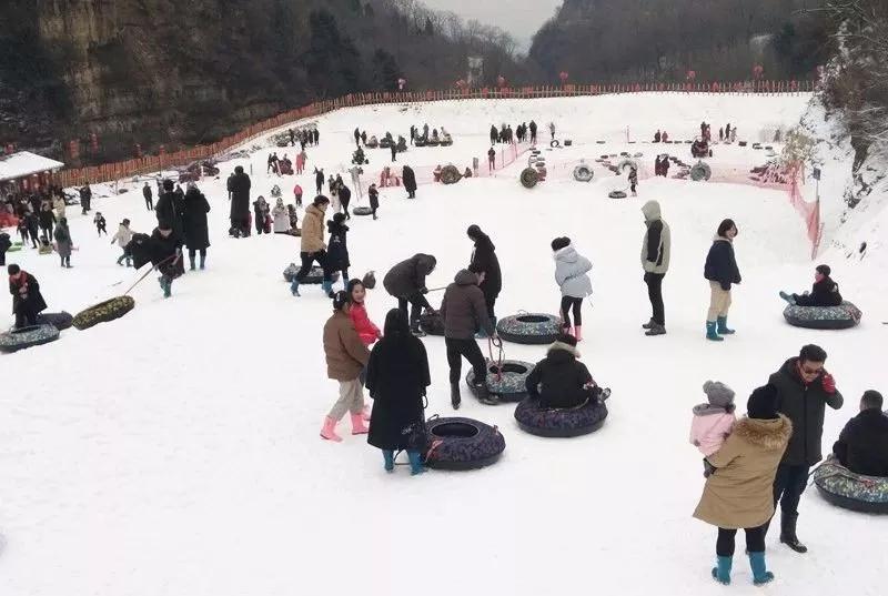 爬山、玩雪、坐索道……趁着天气好，来轿顶山撒欢吧！