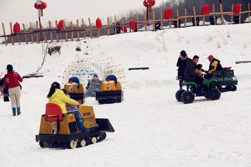 爬山、玩雪、坐索道……趁着天气好，来轿顶山撒欢吧！