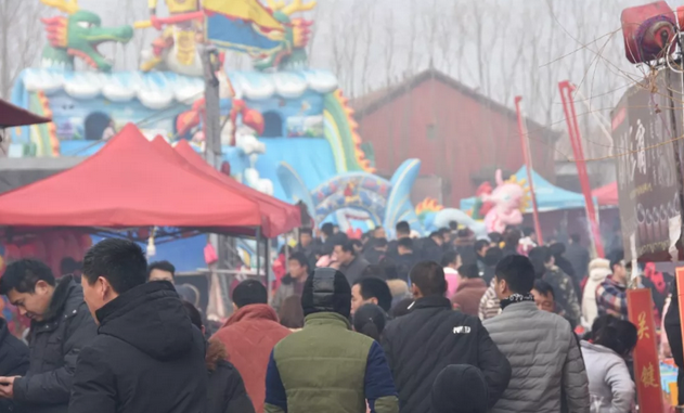 热点｜逛古庙会，万人同吃一锅饭啦！