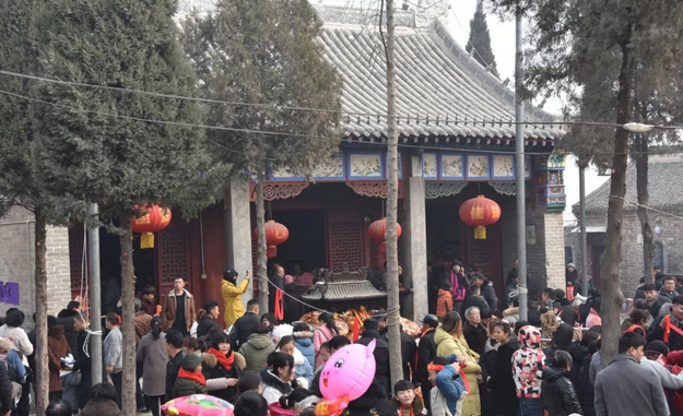 热点｜逛古庙会，万人同吃一锅饭啦！