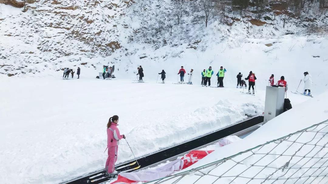 嵩山滑雪场感恩大放价，88元不限时滑雪，持续至营业期结束！