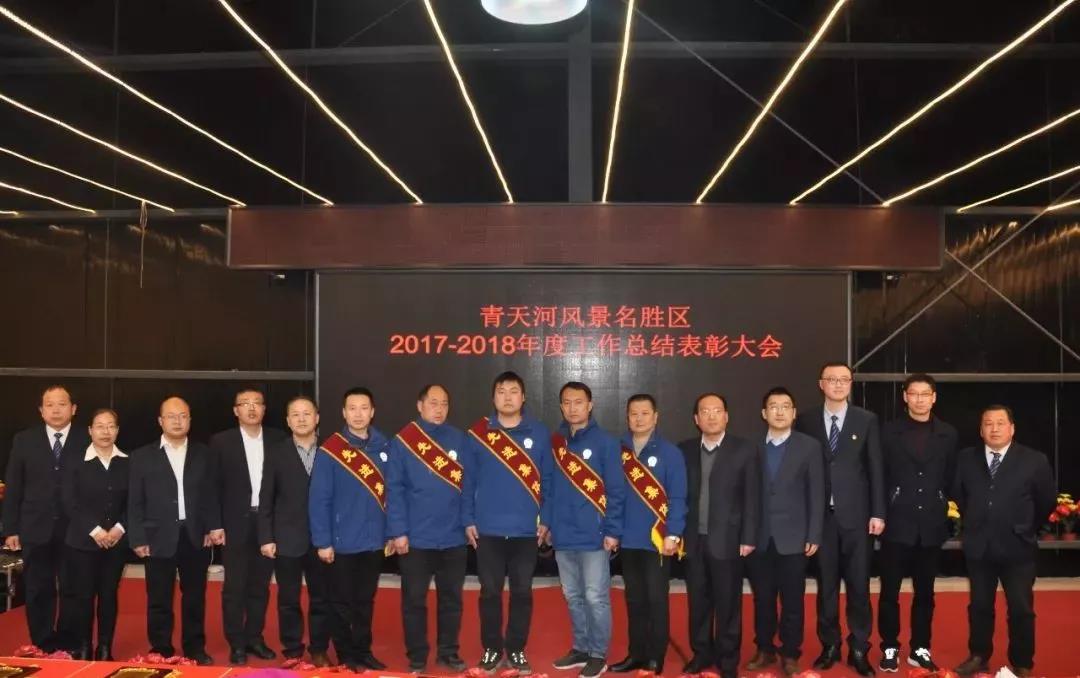 今天，让标兵坐前排！