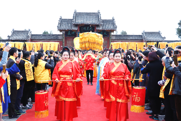 2019己亥年全球华人恭祭人文始祖太昊伏羲氏拜祖大典震撼举行 2019己亥年全球华人恭祭人文始祖太昊伏羲氏拜祖大典震撼举行