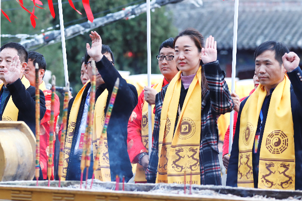 2019己亥年全球华人恭祭人文始祖太昊伏羲氏拜祖大典震撼举行 2019己亥年全球华人恭祭人文始祖太昊伏羲氏拜祖大典震撼举行
