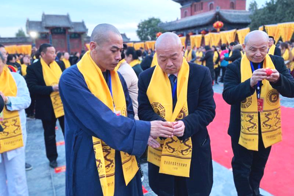 2019己亥年全球华人恭祭人文始祖太昊伏羲氏拜祖大典震撼举行 2019己亥年全球华人恭祭人文始祖太昊伏羲氏拜祖大典震撼举行