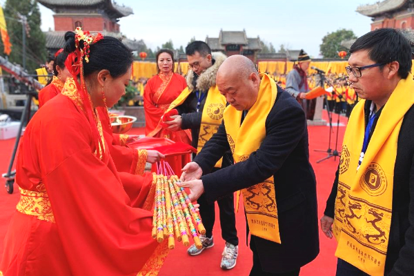 2019己亥年全球华人恭祭人文始祖太昊伏羲氏拜祖大典震撼举行 2019己亥年全球华人恭祭人文始祖太昊伏羲氏拜祖大典震撼举行