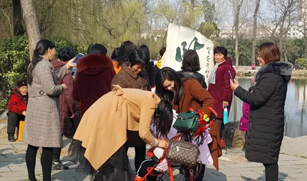 在南阳武侯祠内 遇见最美的你