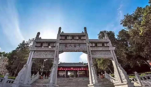 在南阳武侯祠内 遇见最美的你