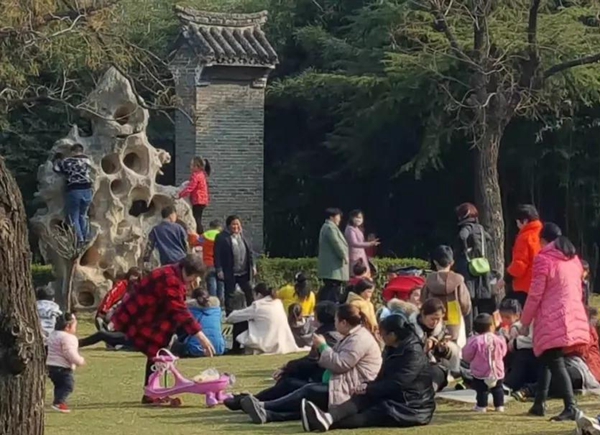 在南阳武侯祠内 遇见最美的你