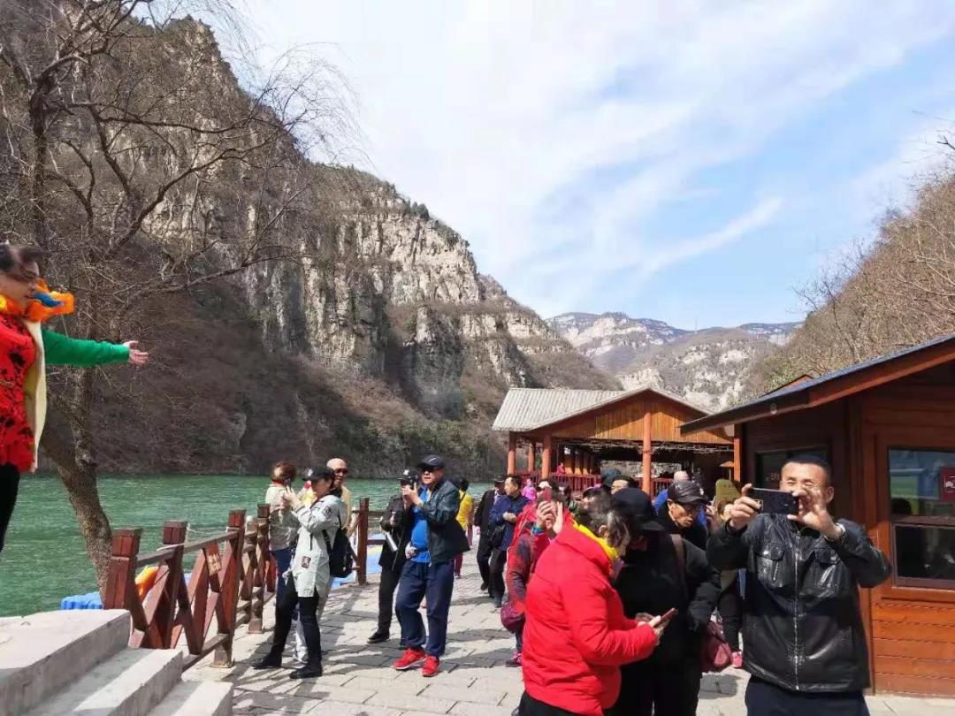 最近，河南这个5A景区被东北人挤爆了！