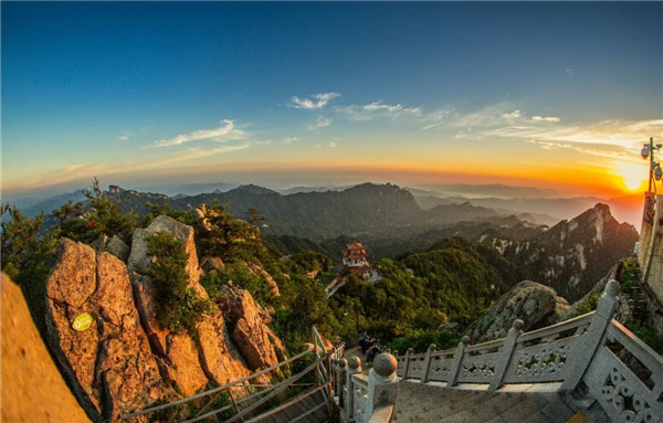 牡丹文化节期间，持洛阳市内10家景区门票到洛阳白云山，可享受半价门票优惠