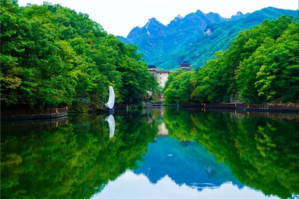 牡丹文化节期间，持洛阳市内10家景区门票到洛阳白云山，可享受半价门票优惠