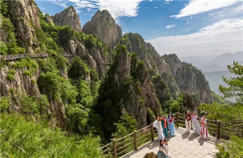 “仙境花海 逐梦圣山”老君山仙山花海节明日启幕！