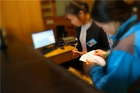 龙峪湾全方位服务 温暖“五一”小长假
