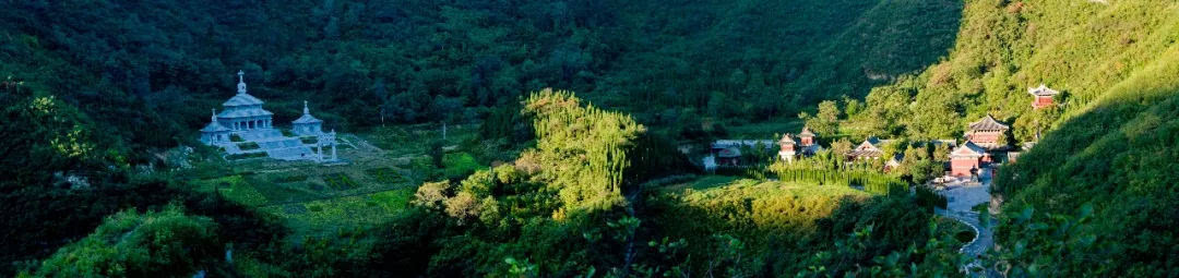 青龙山慈云寺景区＂五一“假期热闹非凡