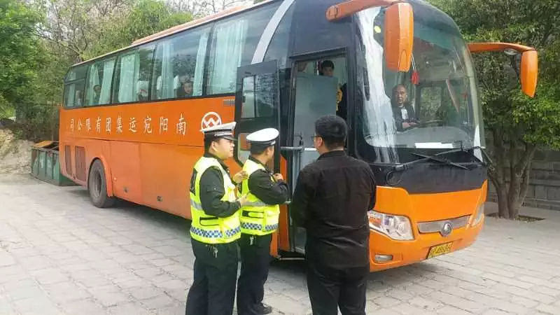青龙山慈云寺景区＂五一“假期热闹非凡