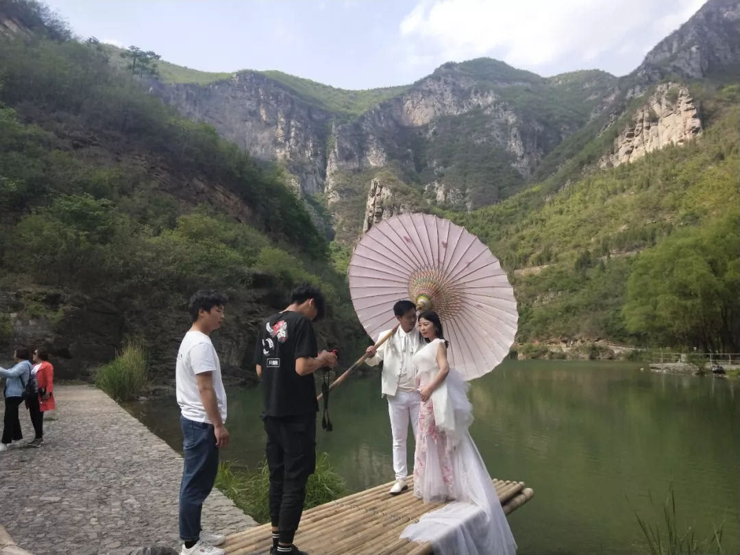 青龙山慈云寺景区＂五一“假期热闹非凡