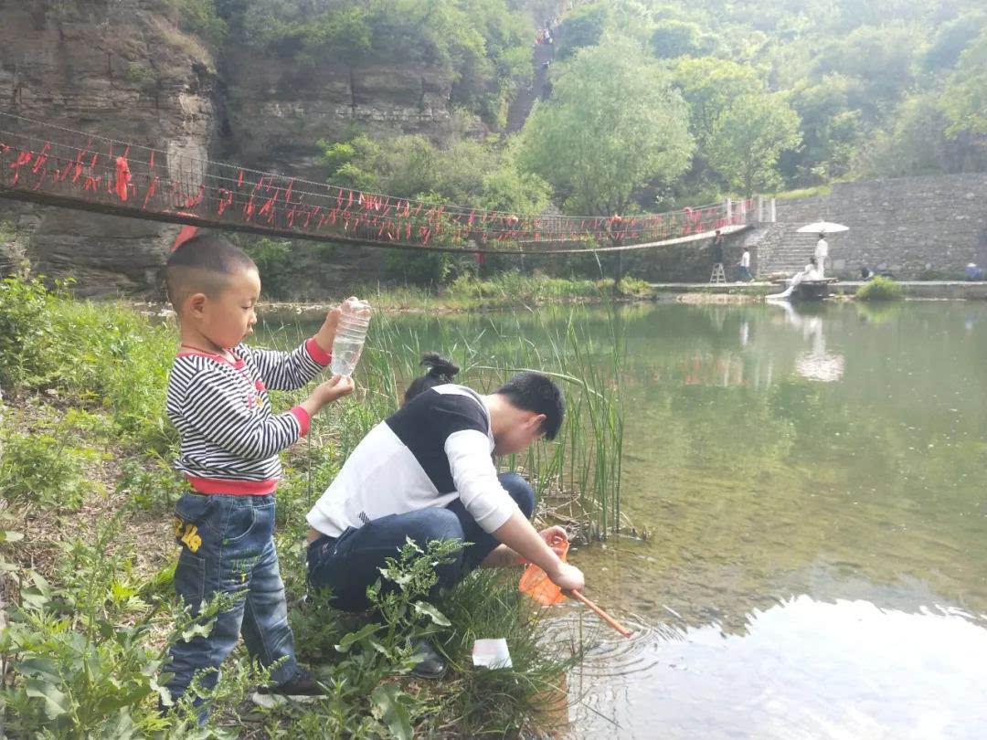青龙山慈云寺景区＂五一“假期热闹非凡