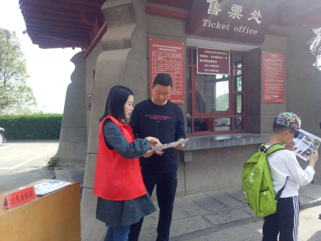 青龙山慈云寺景区＂五一“假期热闹非凡