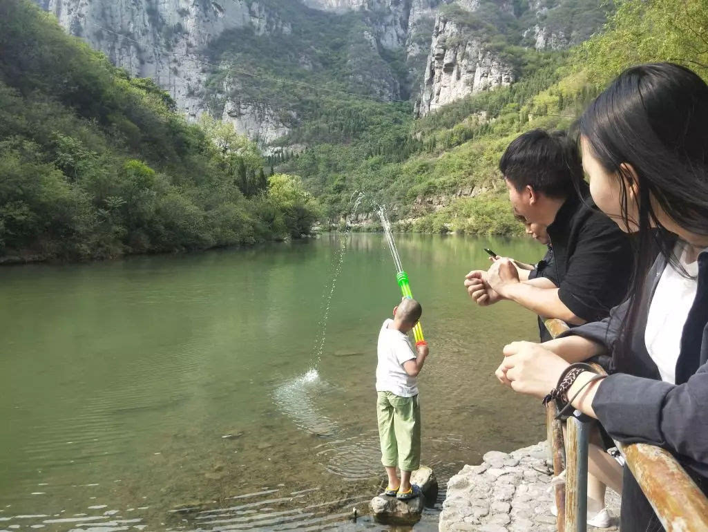 青龙山慈云寺景区＂五一“假期热闹非凡