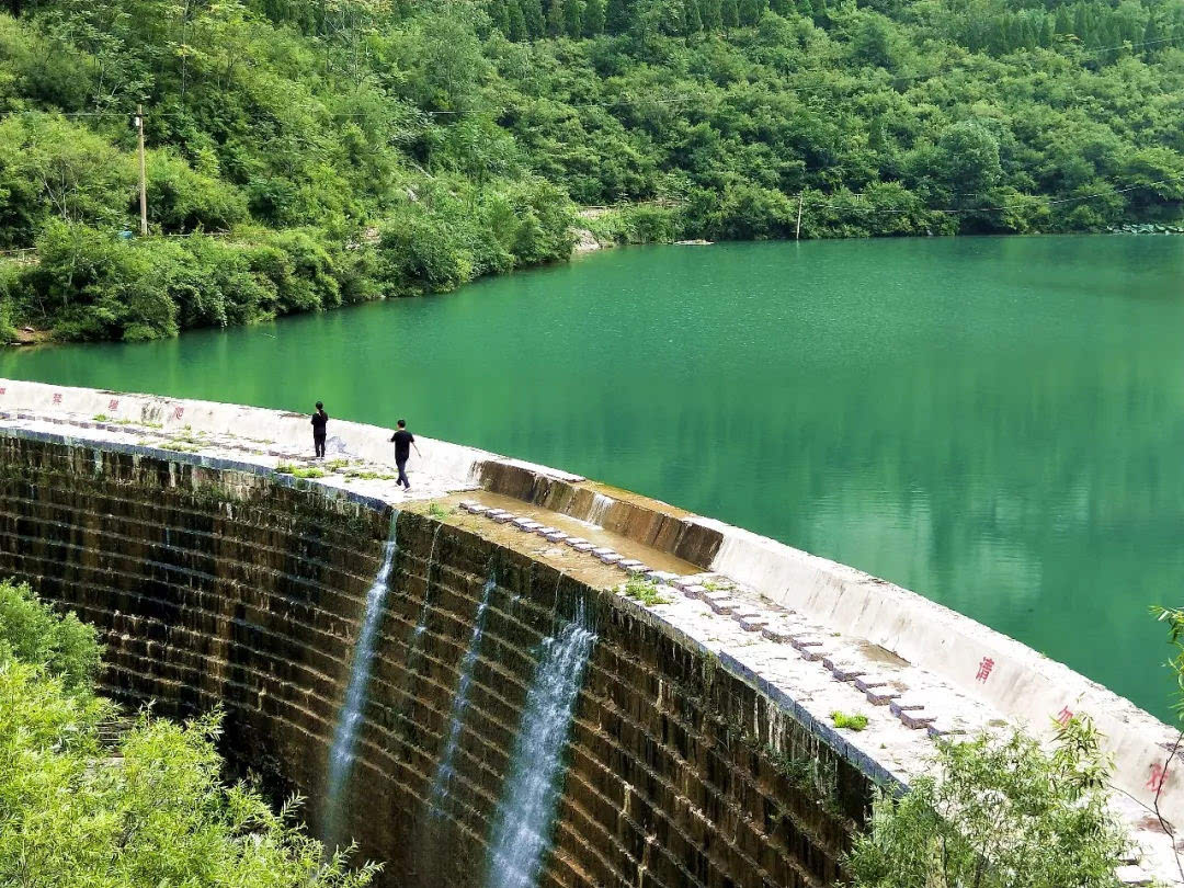 青龙山慈云寺景区＂五一“假期热闹非凡