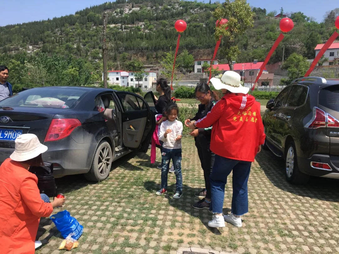 青龙山慈云寺景区＂五一“假期热闹非凡