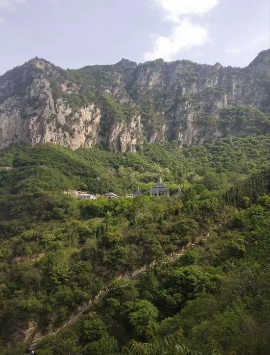 青龙山慈云寺景区＂五一“假期热闹非凡