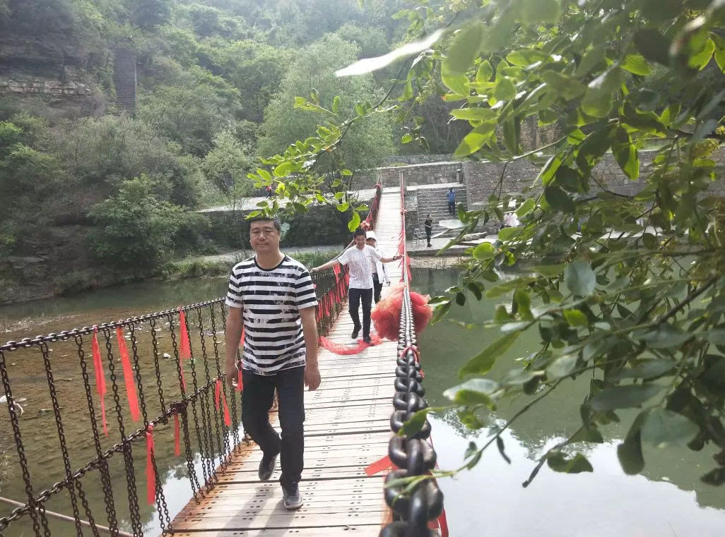 青龙山慈云寺景区＂五一“假期热闹非凡