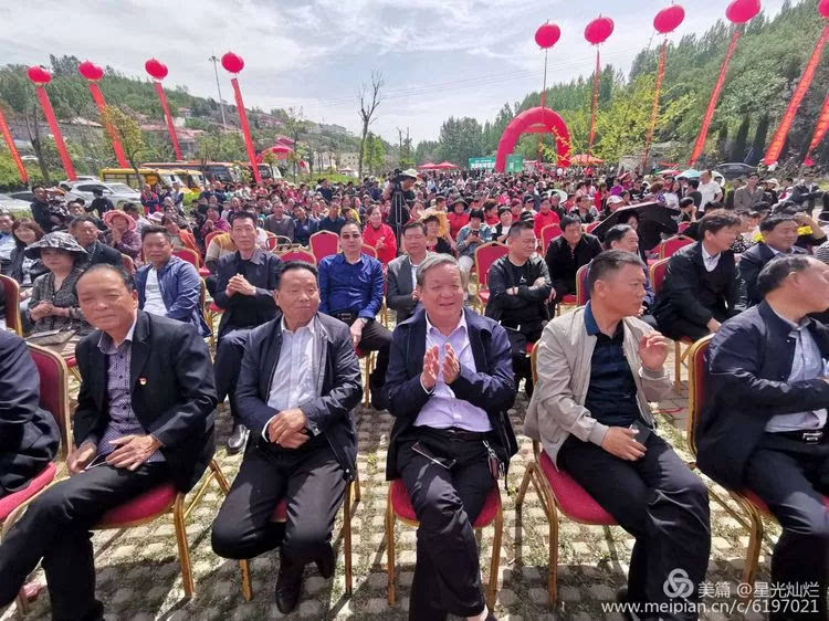 青龙山慈云寺景区＂五一“假期热闹非凡