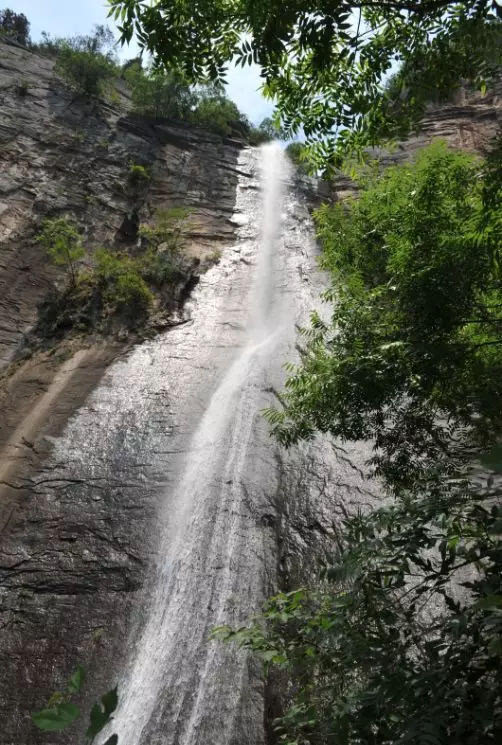 青龙山慈云寺景区＂五一“假期热闹非凡