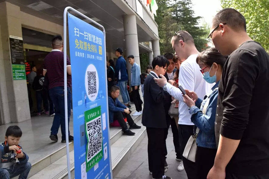 “五一假期” 来到鸡冠洞 忘掉所有烦恼