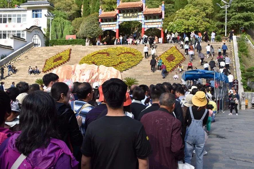 “五一假期” 来到鸡冠洞 忘掉所有烦恼
