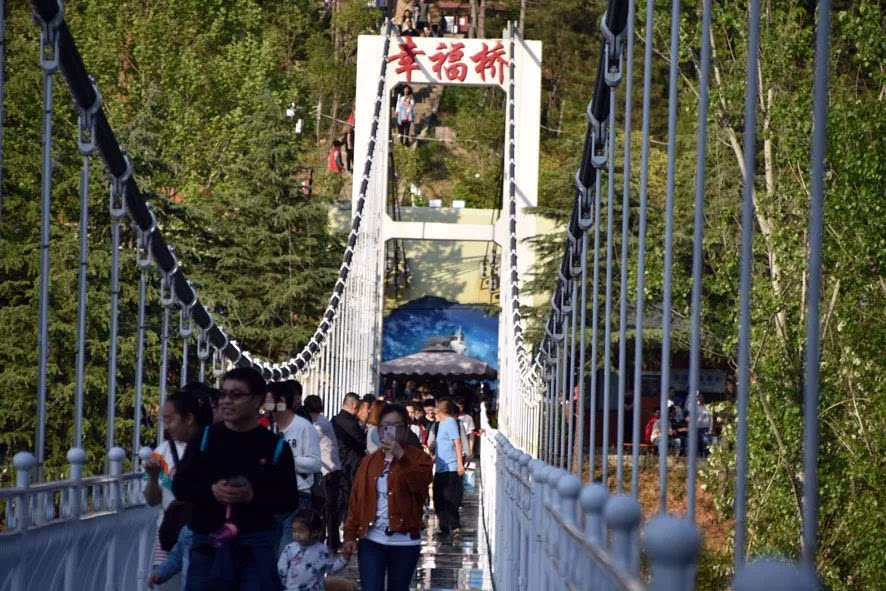 “五一假期” 来到鸡冠洞 忘掉所有烦恼