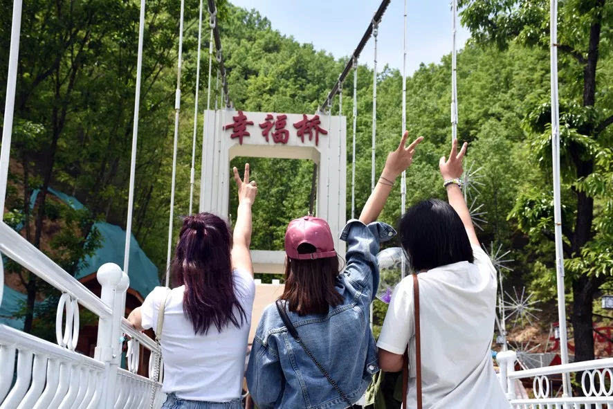 “五一假期” 来到鸡冠洞 忘掉所有烦恼