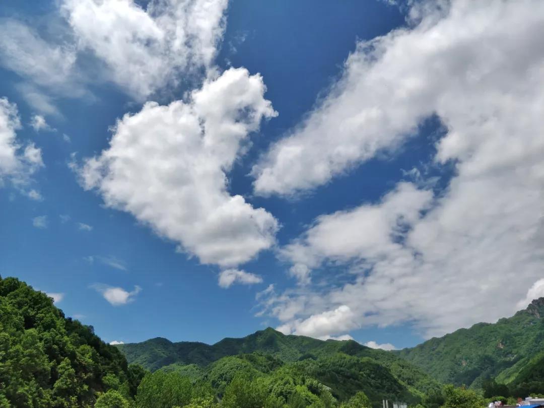 白云山：山中何所有，岭上多白云