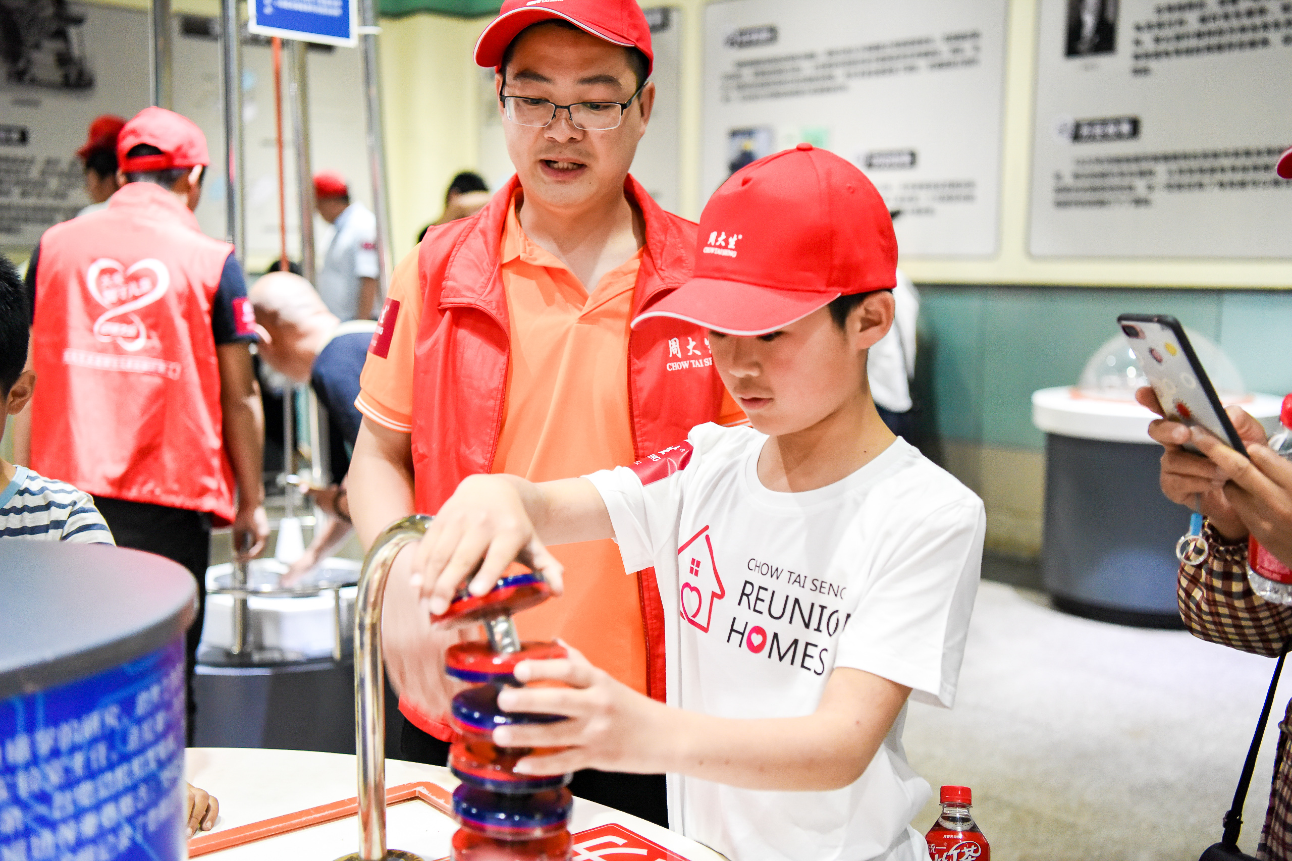 探索科技奥妙遨游海洋世界  25名留守儿童开启6.1希望之旅