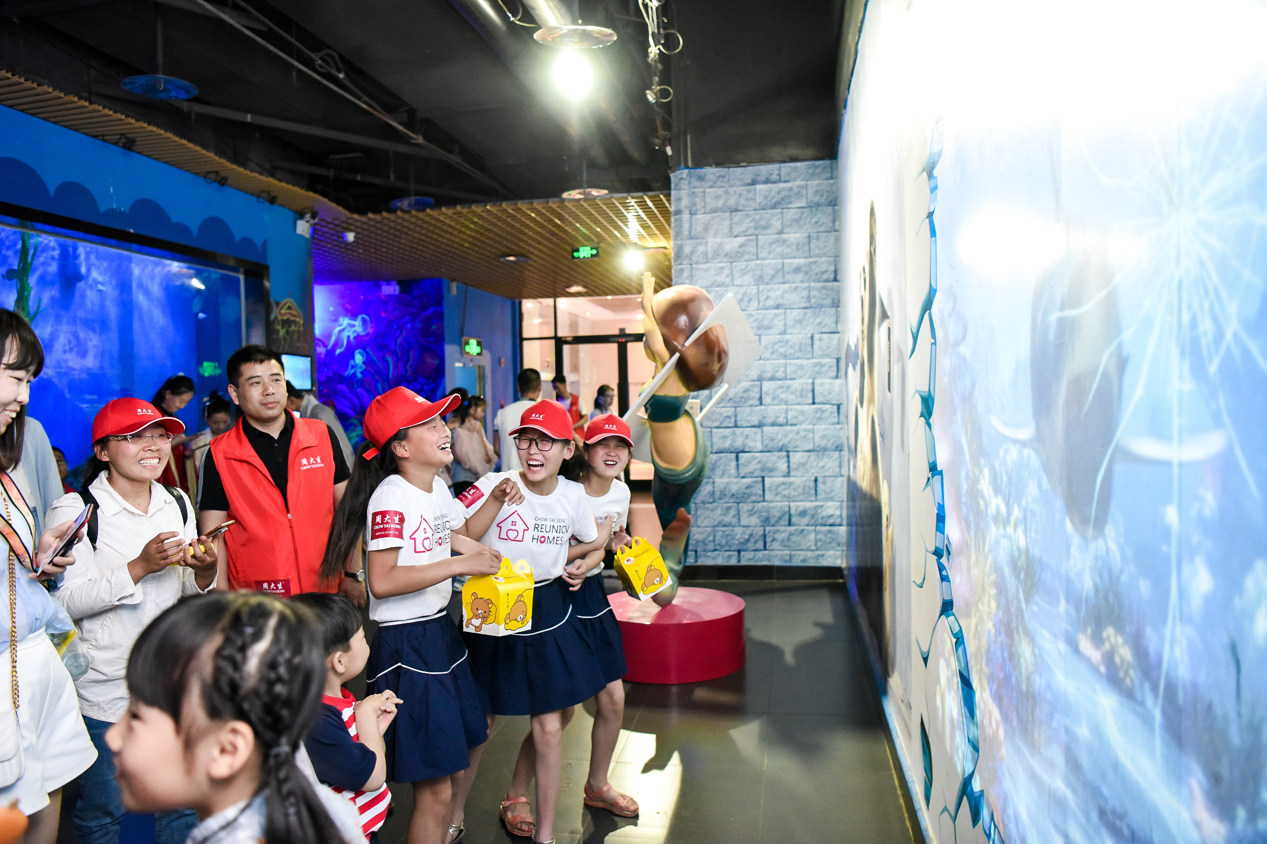 探索科技奥妙遨游海洋世界  25名留守儿童开启6.1希望之旅