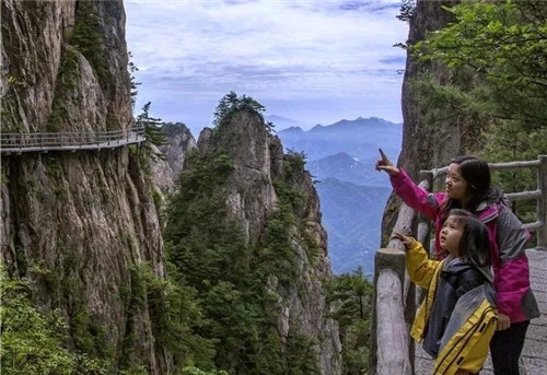 入选旅游行业教科书，老君山到底有多牛？