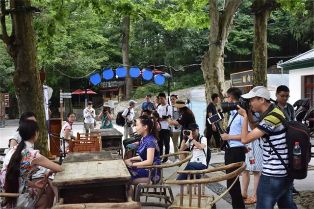 相约23度的夏天 文旅达人、主流官媒争相打卡鸡公山