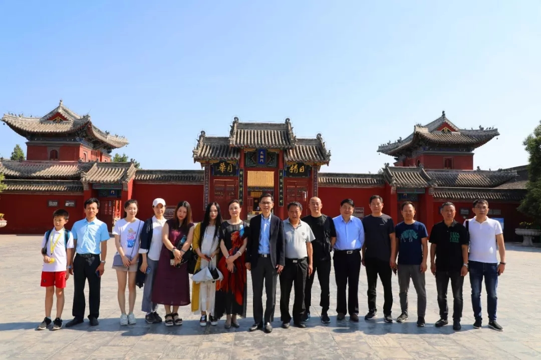 中国美术家协会副主席何家英参观太昊陵，感悟伏羲文化