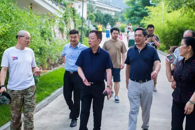  时隔十二年，梅帅元陪同易中天老师重回音乐大典