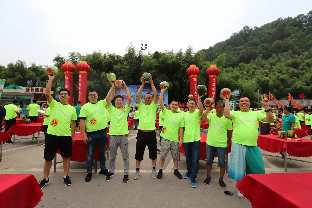 超燃！重渡沟万人免费吃西瓜大赛劲爆上演！