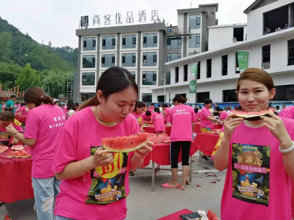 超燃！重渡沟万人免费吃西瓜大赛劲爆上演！