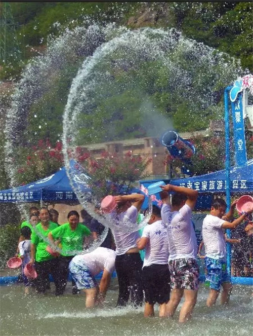  这个夏天这么多达人在宝泉“湿身”