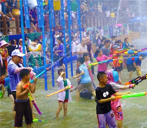  这个夏天这么多达人在宝泉“湿身”