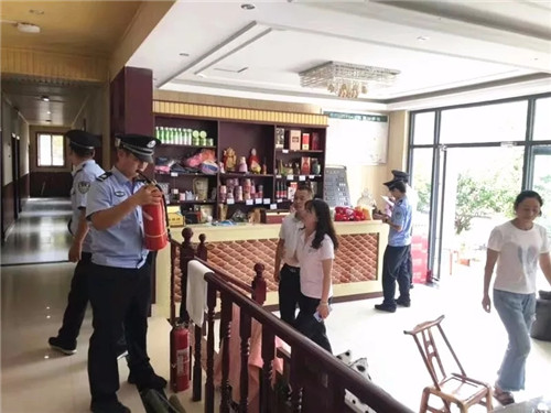 老君山景区联合多部门开展食品安全督查 全力守护游客“舌尖安全”